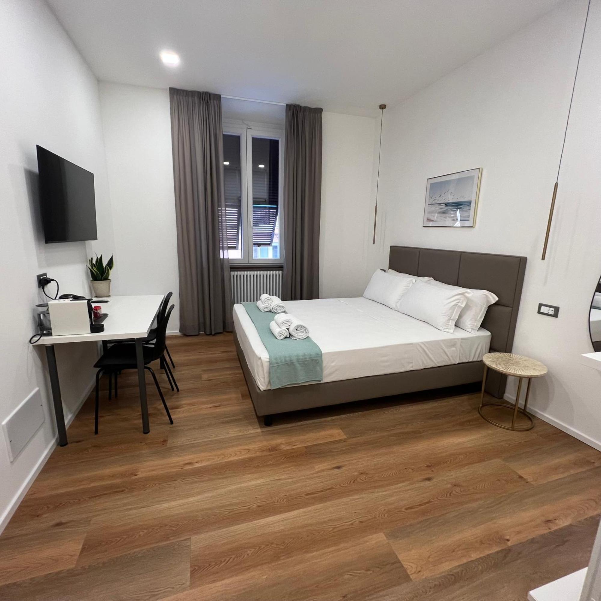 Sunrise Rooms La Spezia Bagian luar foto