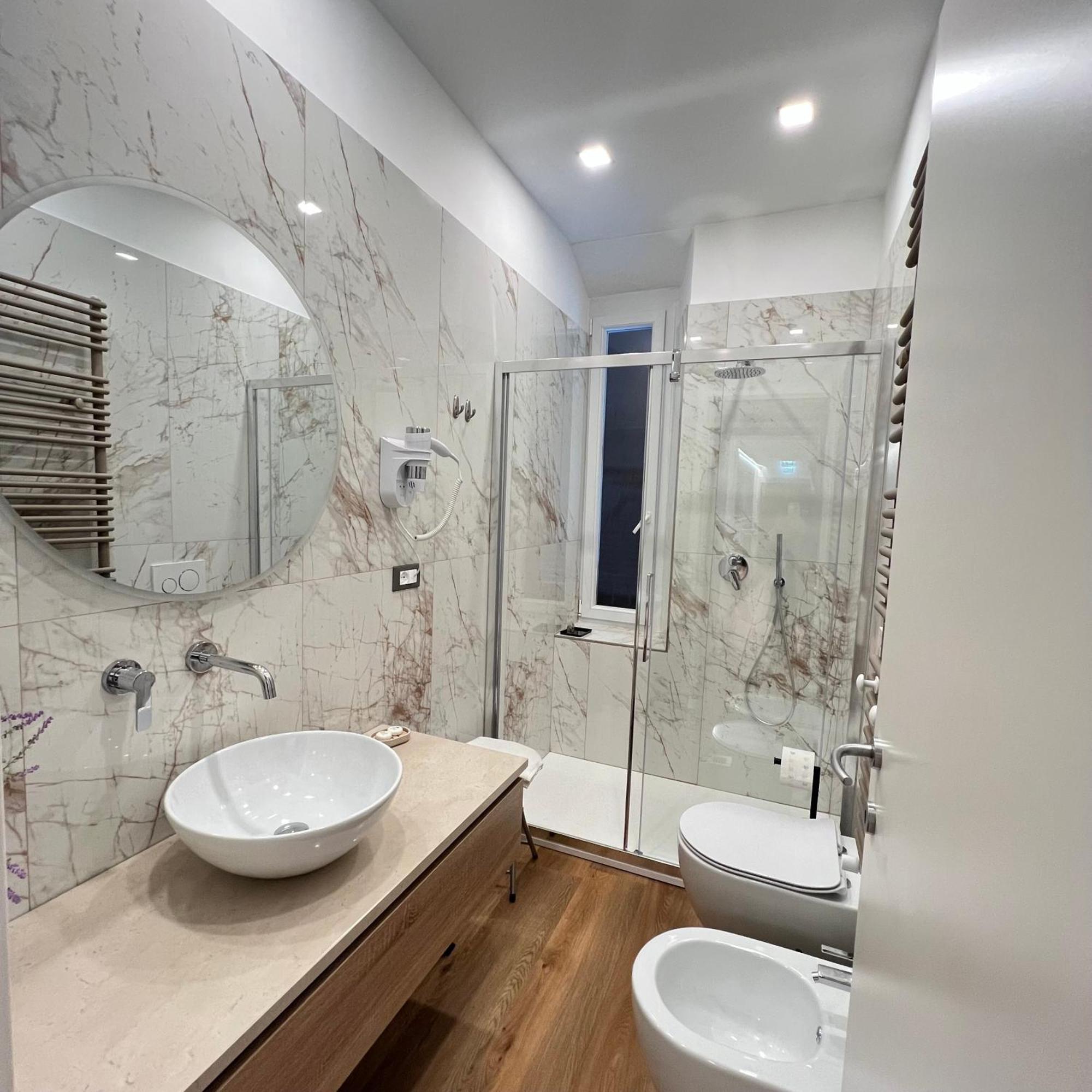 Sunrise Rooms La Spezia Bagian luar foto