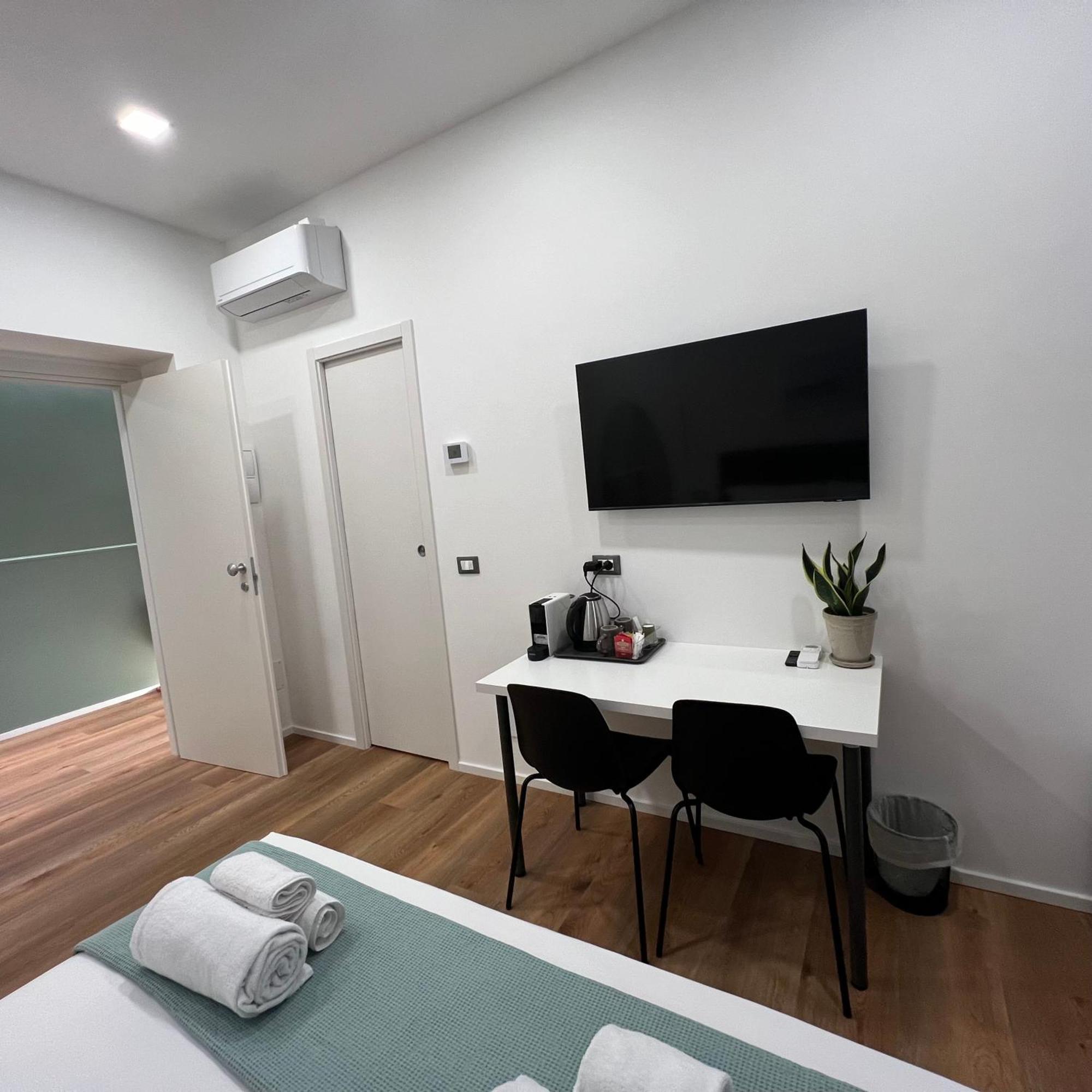 Sunrise Rooms La Spezia Bagian luar foto