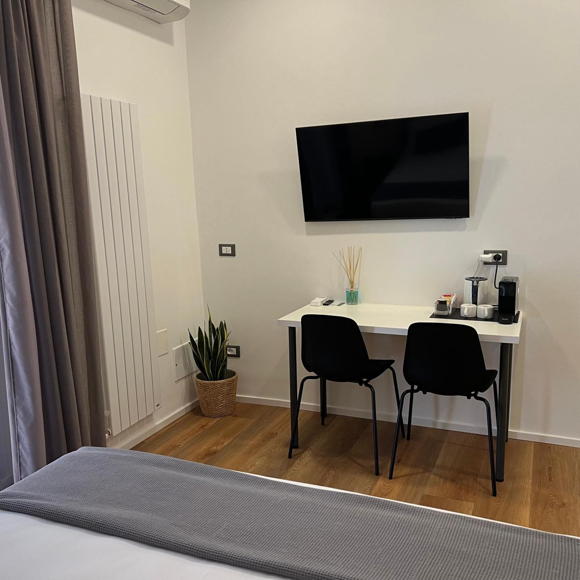 Sunrise Rooms La Spezia Bagian luar foto